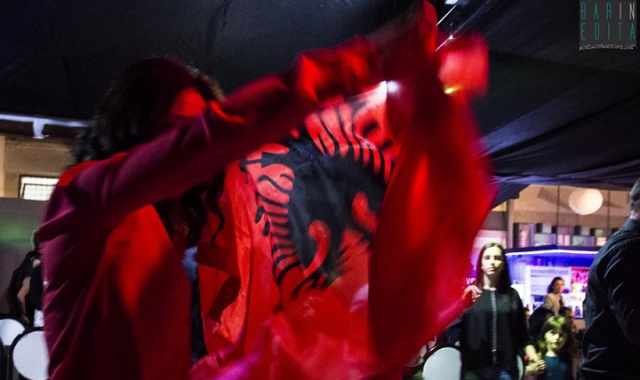 Bari, la festa nazionale albanese: tra bandiere e "plis" un trionfo dell'integrazione